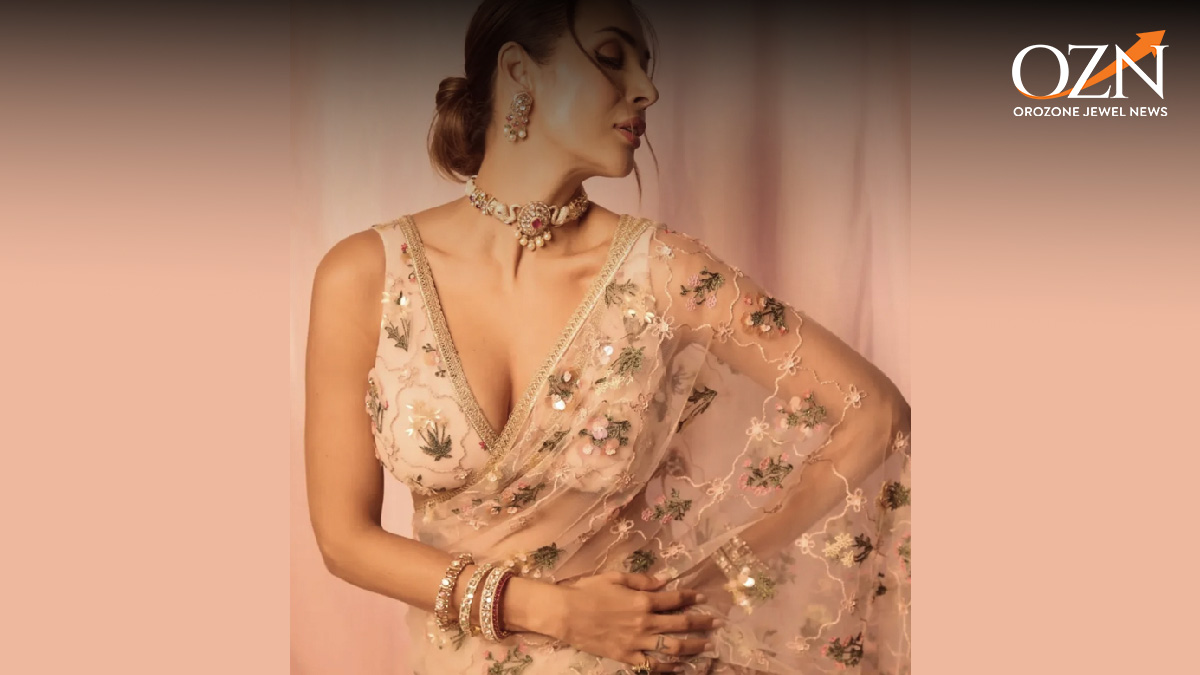 Malaika Arora in Khurana Jewellery House Long Necklace Defines Vertical Structure